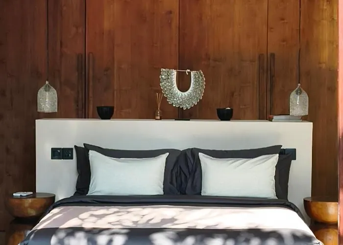 3 Bedrooms Emilie Villa